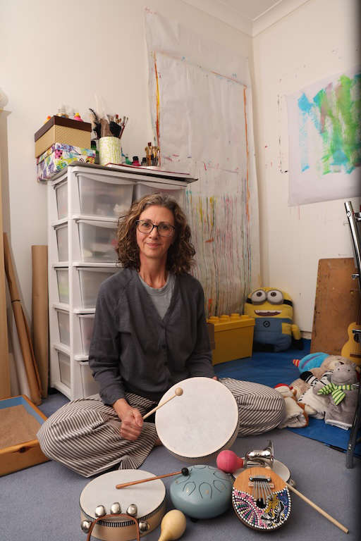 2O5A5856 Helen with drums 512